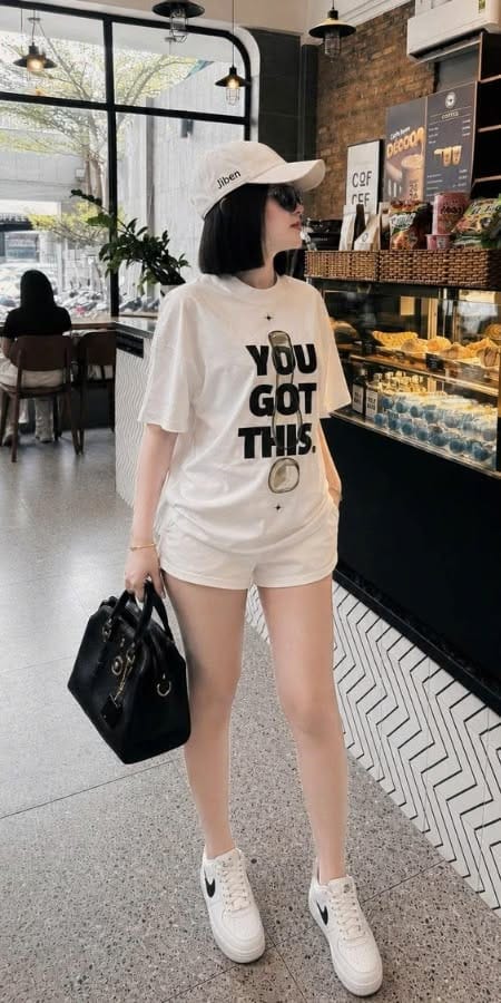 áo thun boxy phối quần short trắng